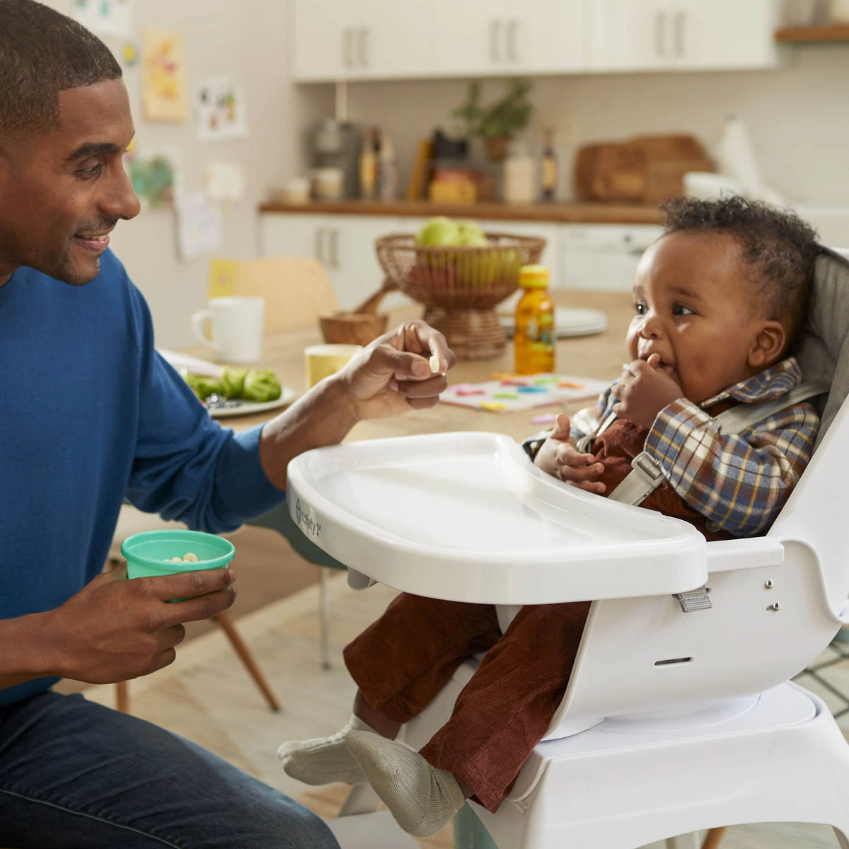 Rotating High Chair U779
