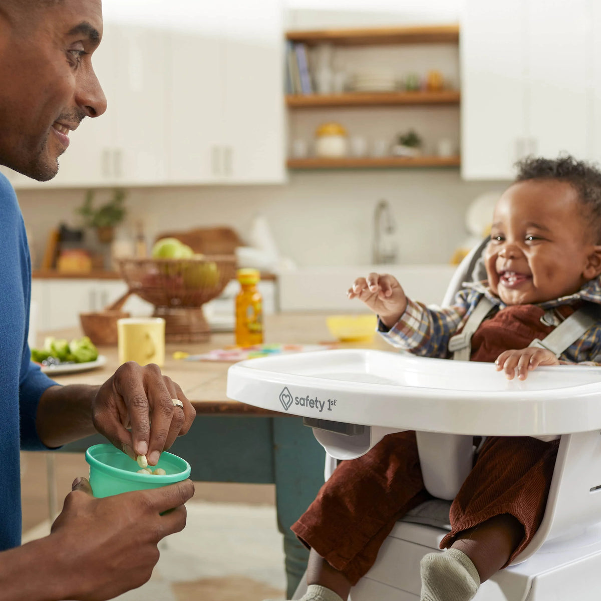 Rotating High Chair U779